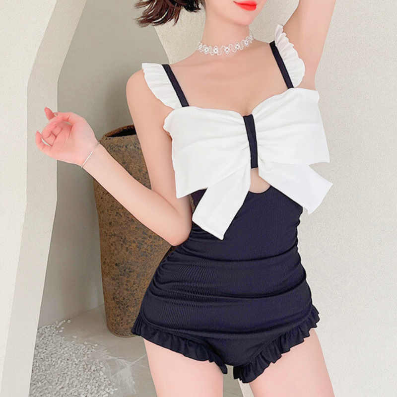 フリルショルダーが可愛い正面着画(屋内光)