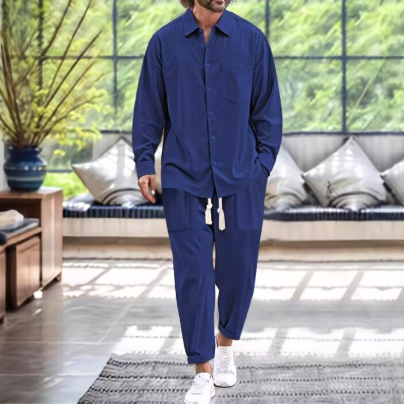 ネイビーの深みカラーセットアップ(ルーズシルエットでこなれ感)