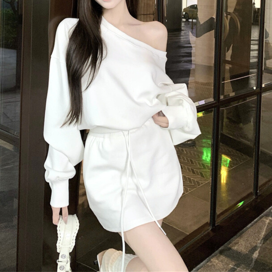 ホワイトのセットアップ着用(全身・小物合わせ)