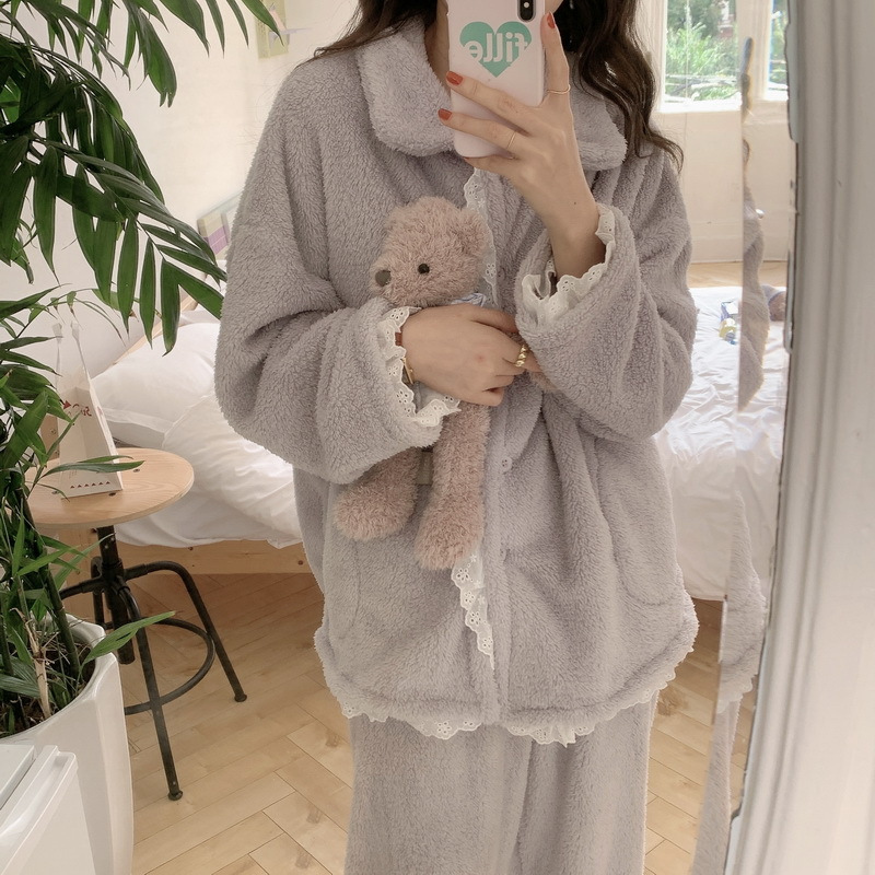 体を優しく包むオーバーサイズシルエット|華奢見えするもこもこ部屋着