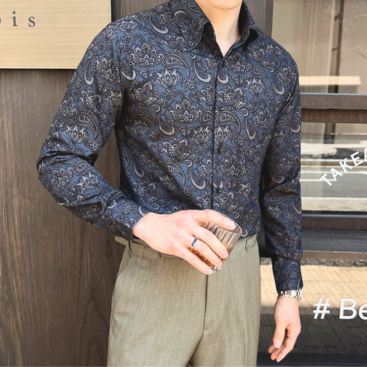 ネイビーのペイズリーシャツ 着用スタイル(立ちポーズ)