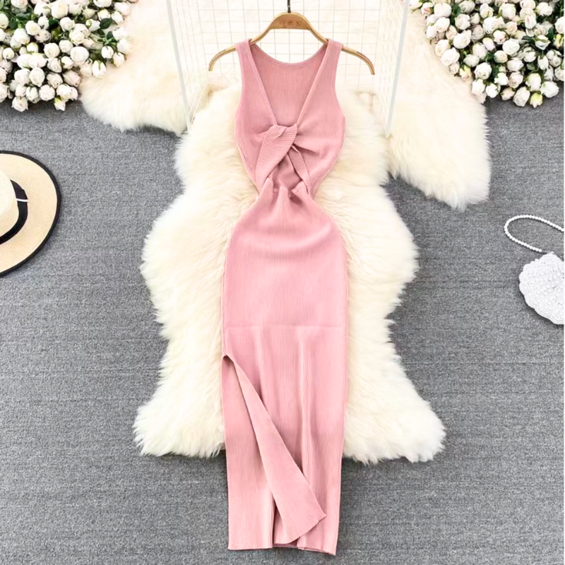 ピンクの色っぽワンピース、バックリボン仕様