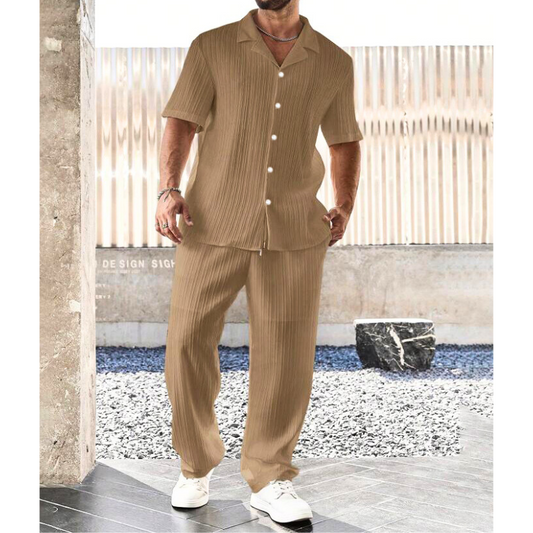 カフェブラウンのセットアップで爽やかにまとめたコーデ