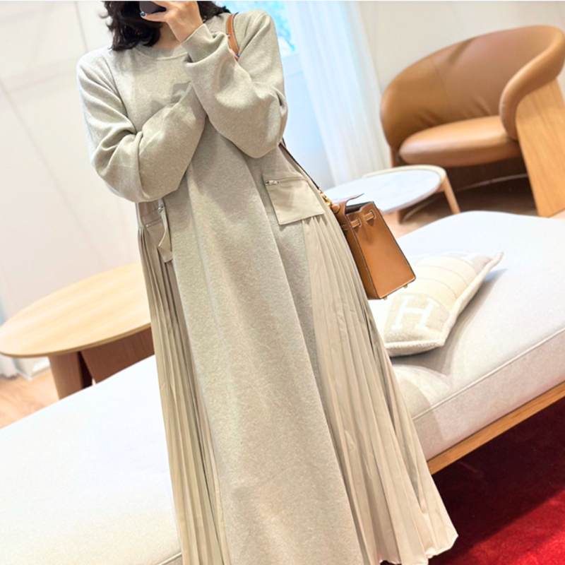 サイドプリーツの揺れ感が上品な異素材ロングワンピース|清楚で優しい雰囲気