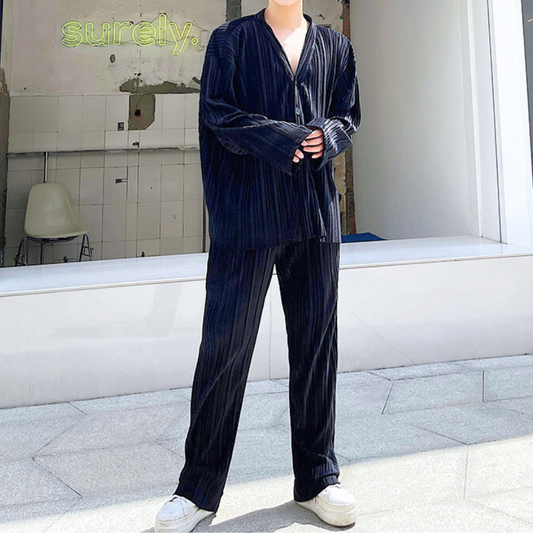 ブラック系プリーツセットアップで街歩きスタイル