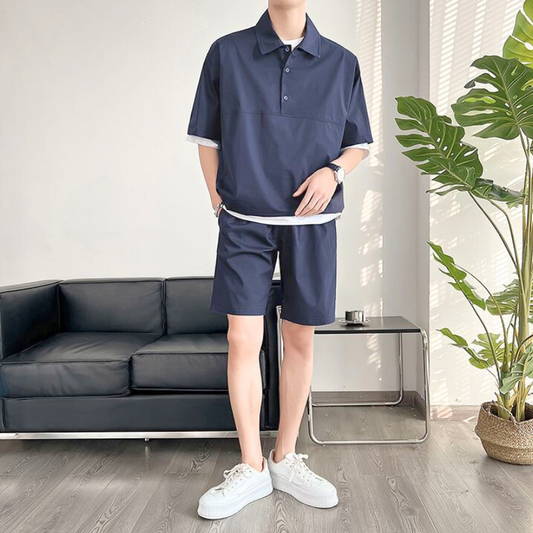 ネイビーのポロセットアップを着た全身写真(立ちポーズ)