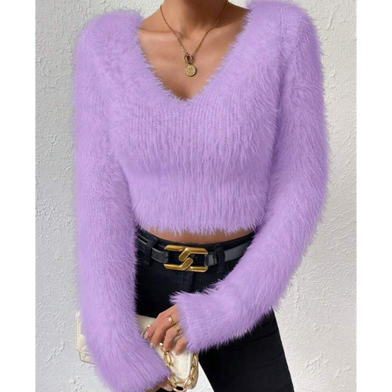 秋冬のモテ服におすすめ!パープルのふわもこVネックニット