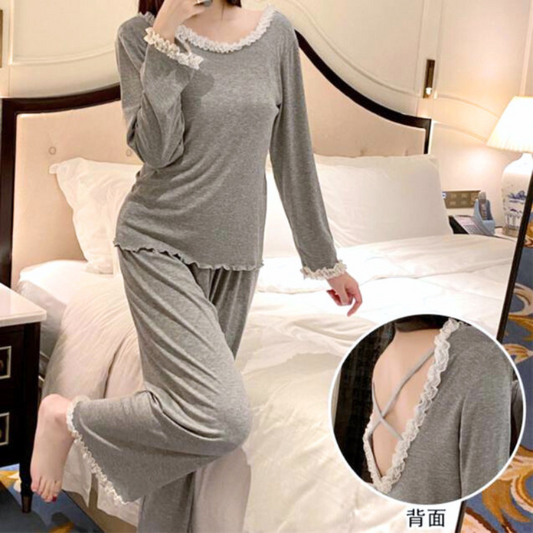背中クロスフリル付きルームウェアを着た女性 グレー 春秋向け 部屋着 男ウケ