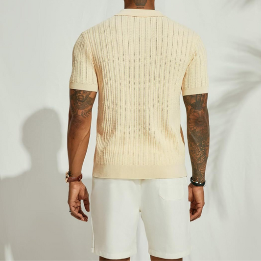 ベージュニットの後ろ姿コーデ|サマーリゾート風