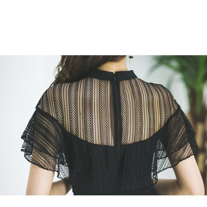 背中まで続くシアーレースをアップで撮影。肌を隠しつつも透け感でセクシーさをプラス