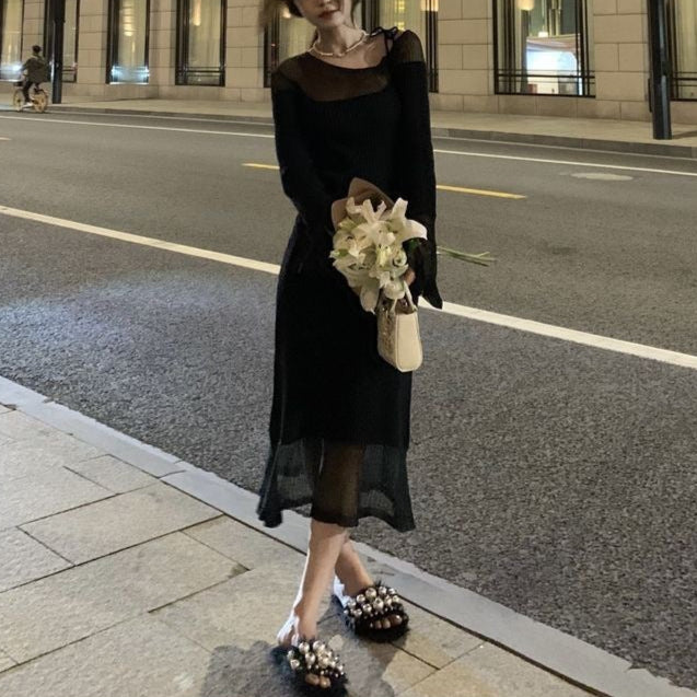 デートにぴったりなブラックリブワンピースの全身コーデ(ブラック・全身)