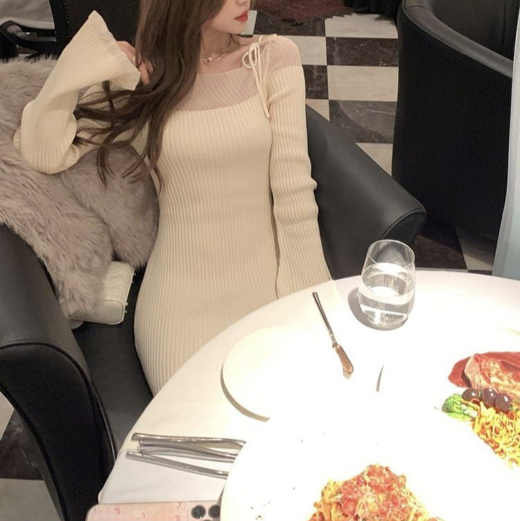 シアースリーブとリブ素材の組み合わせが美しいワンピース(ホワイト・カフェシーン)