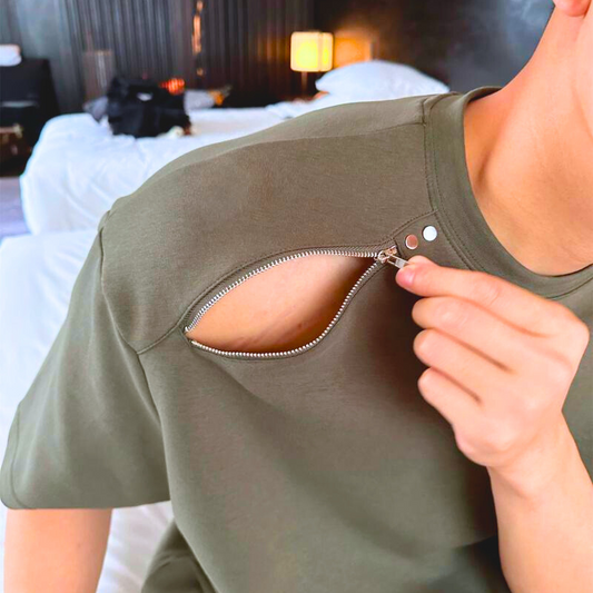 肩ジップのディテールを見せるアップ写真