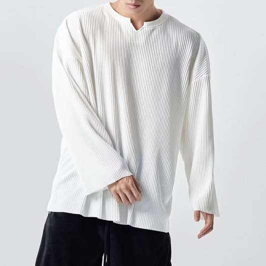 接触冷感ワイドリブトップスを正面から着こなす男性(ホワイト)