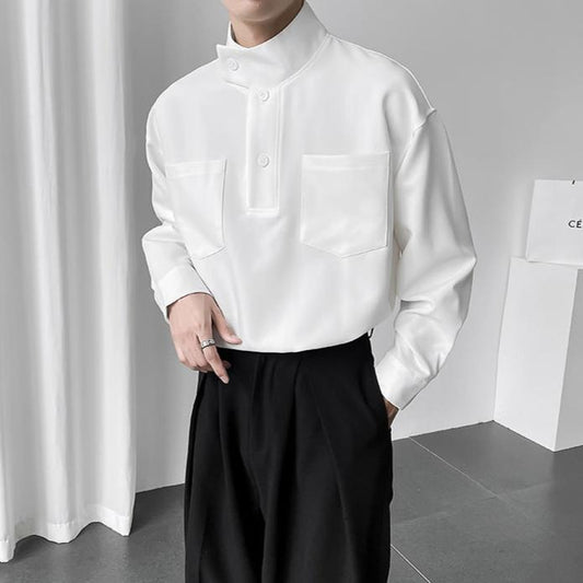 白のスタンドカラーワークシャツ コーデ(やや横向き)