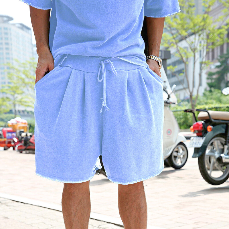 ブルーのショートパンツ(正面・ドローコード付き)