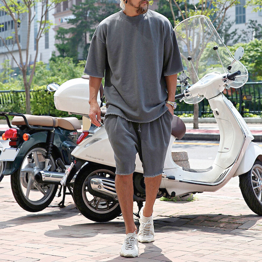 チャコールカラーのカットオフセットアップ(ビッグT+ハーフパンツ)