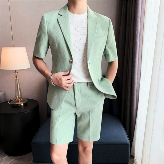 ミントグリーンの半袖ジャケットとハーフパンツの夏セットアップ 正面着用