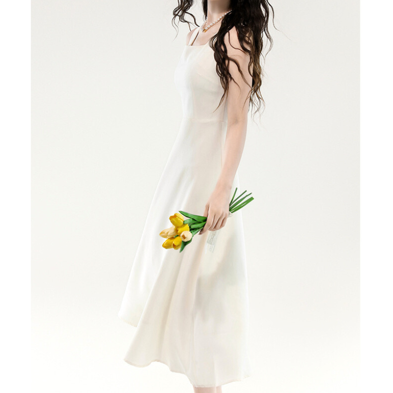 サイドから見たスクエアネックワンピース着用写真