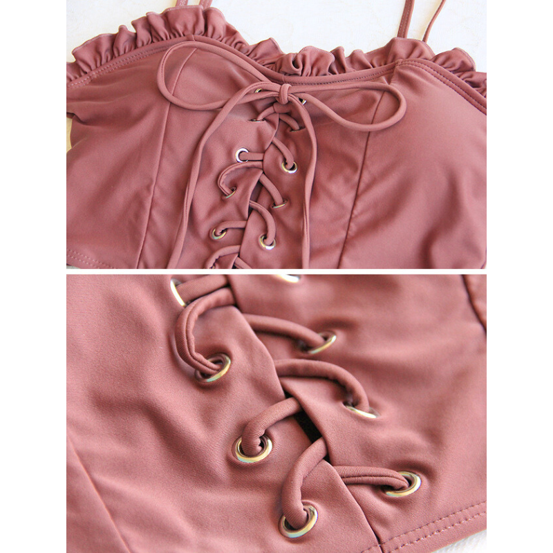 全体に女性らしさを感じさせるタンキニ素材感