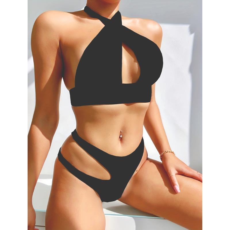 下胸見せが色っぽいホルターネックビキニアップ写真