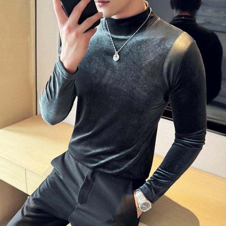 ブラックパンツと合わせたグレートップスのコーデ