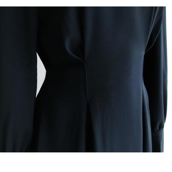 ワンピースのウエスト切り替え部分(ネイビー)