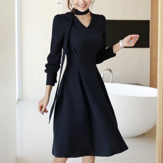 ウエストラインが美しいフレアワンピース(ネイビー)