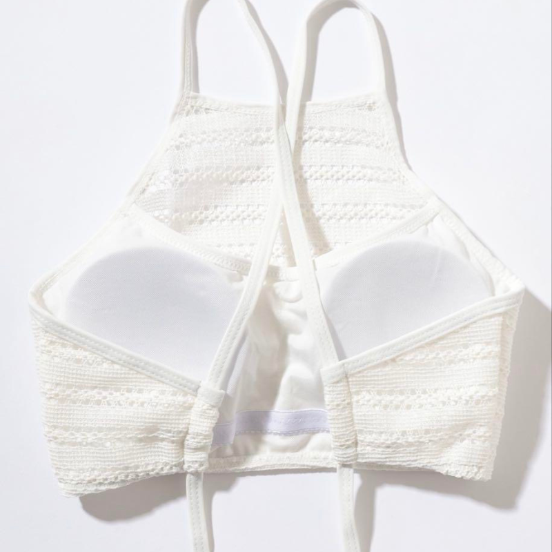 白透かしレースドッキングビキニの裏面デザインとパッド付き仕様