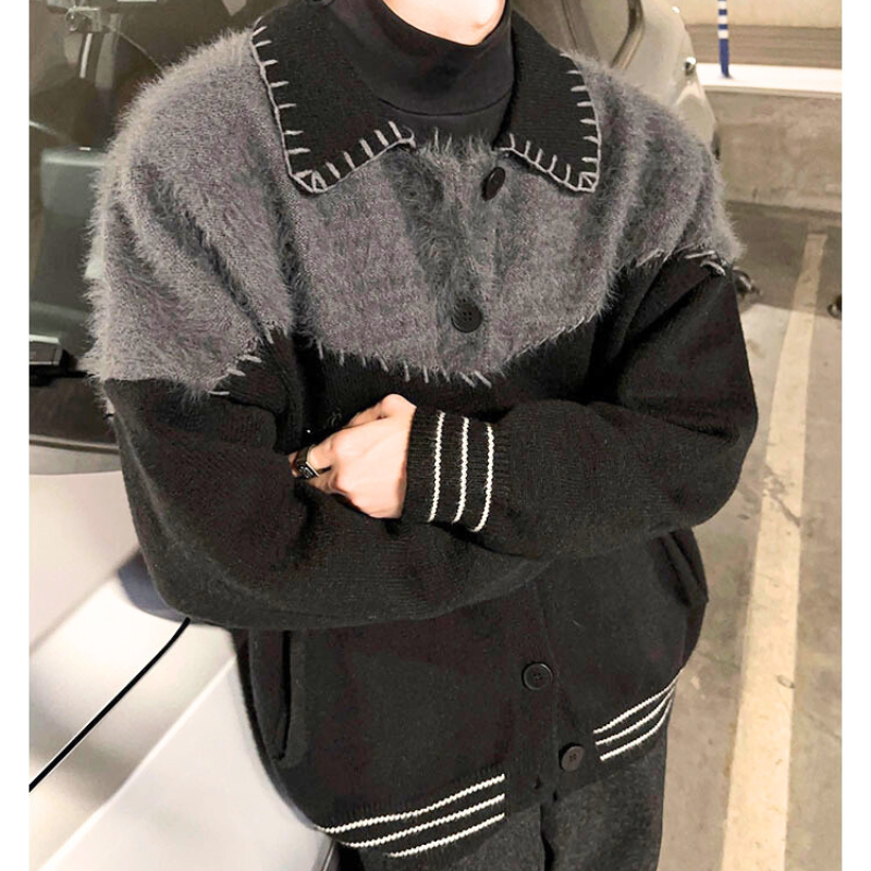 袖リブと身頃の質感がわかる秋冬向けニットカーディガンのディテール