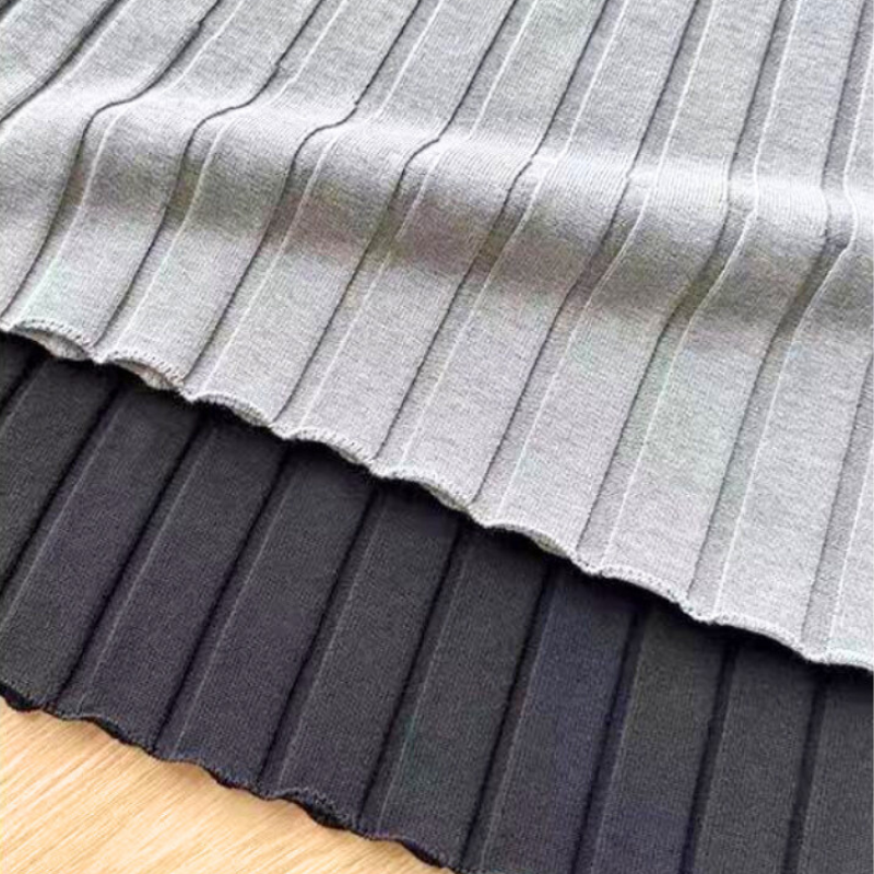 リブニットフレアワンピース グレーとブラック 生地比較アップ