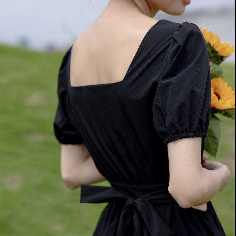 パフスリーブ部分をクローズアップし、柔らかな生地感とボリューム感が際立つ