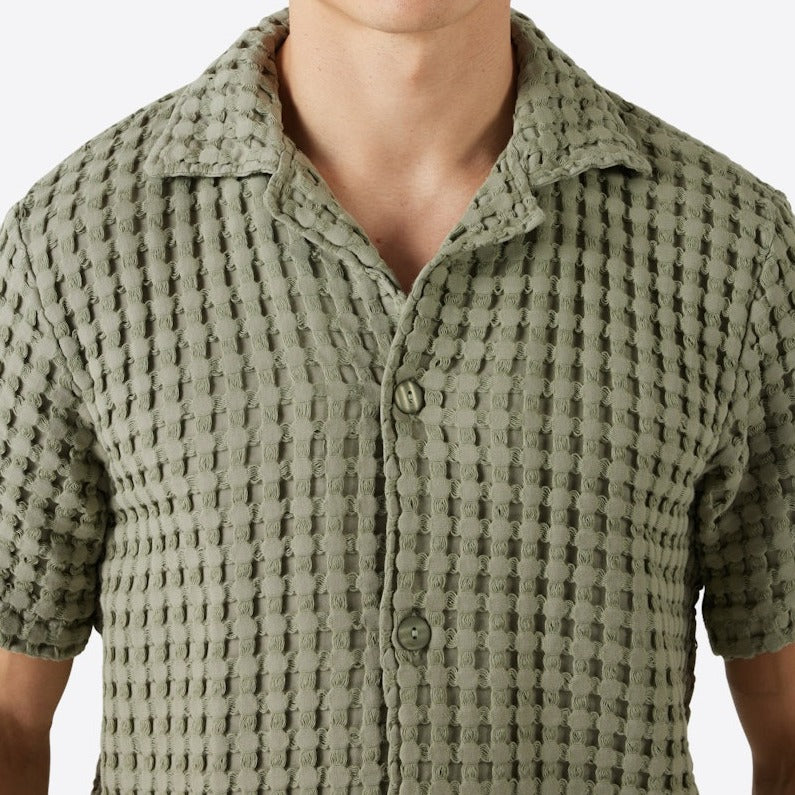 【メンズ】夏のセットアップ: オープンカラー半袖シャツ×ショートパンツ ワッフル生地上下セットアップ | 20代30代40代におすすめ