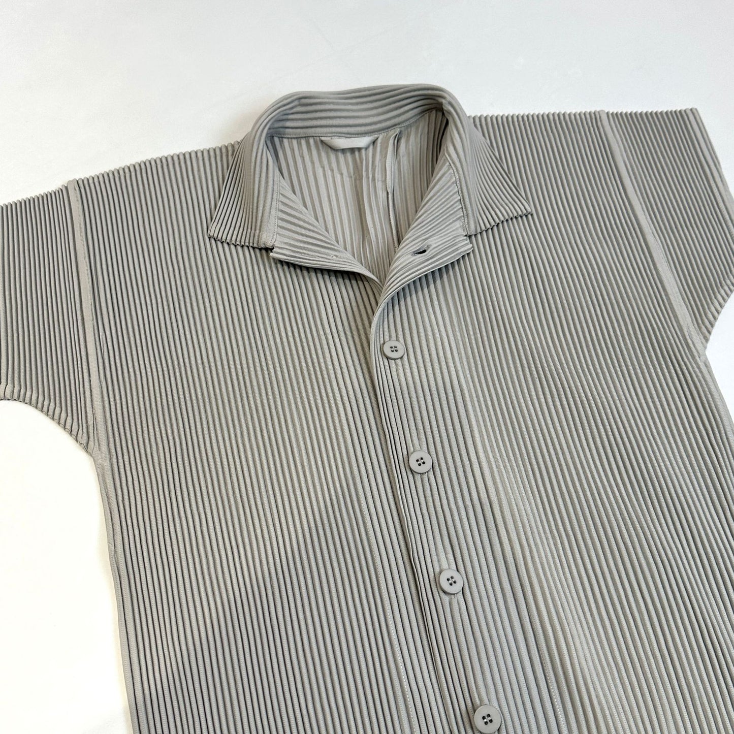 【メンズ】夏のセットアップ: オープンカラー半袖シャツ×テーパードパンツ プリーツ加工セットアップ | 20代30代40代におすすめ