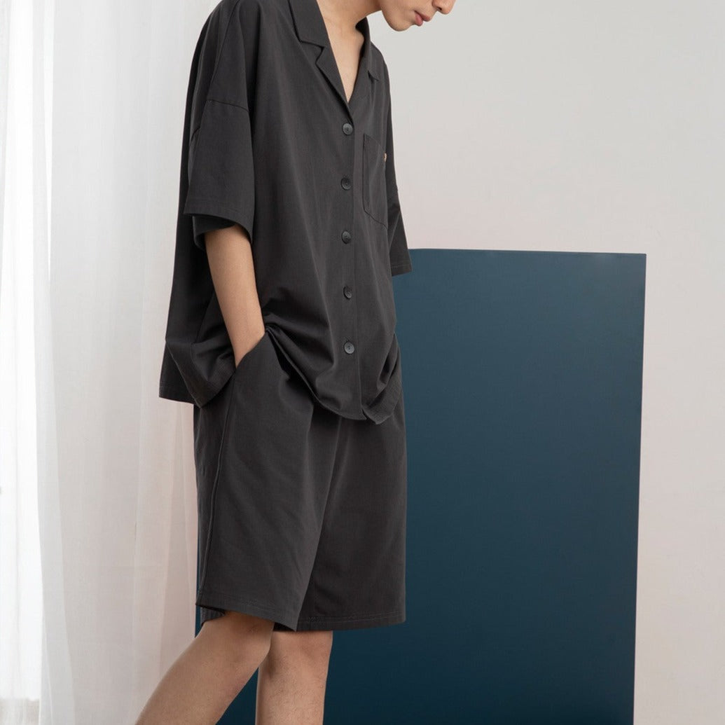 【メンズ】夏のパジャマセットアップ: コットン生地上下セットアップ グレー 半袖シャツ×ハーフパンツ | 20代30代40代におすすめ