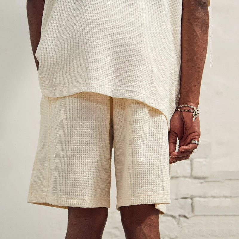 【メンズ】夏のセットアップ: ワッフル生地ホワイト上下セットアップ クルーネック半袖Tシャツ×ショートパンツ| 20代30代40代におすすめ