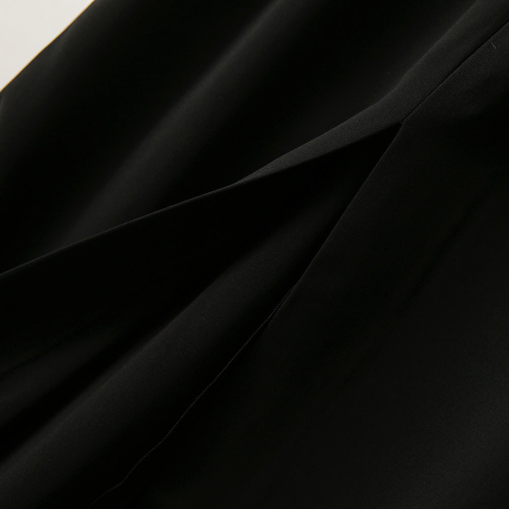 【男ウケ服】夏のデート服：フロントスリットキャミソールブラックタイトワンピース | 体のラインが出る・肌見せできるモテ服を探す大人女子におすすめ