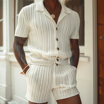 【メンズ】夏のセットアップ: ホワイトクロシェニット上下セットアップ オープンカラー半袖シャツ×ショートパンツ | 20代30代40代におすすめ