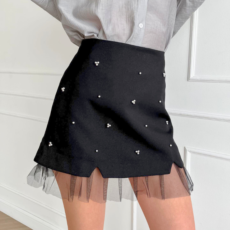 ビーズ付きチュールヘムミニスカートのフロントデザイン