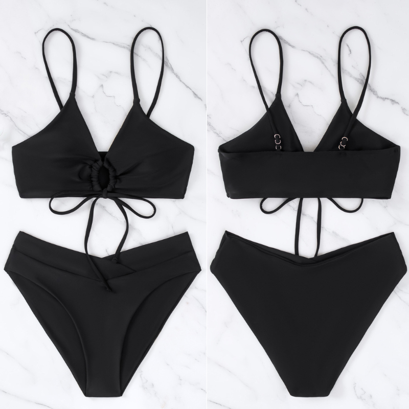 ブラックビキニ上下セットのシンプルデザイン