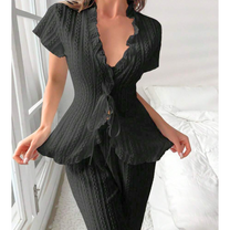 ブラックフリル半袖ルームウェア 上下セット 正面立ち姿｜彼氏ウケする夏の部屋着