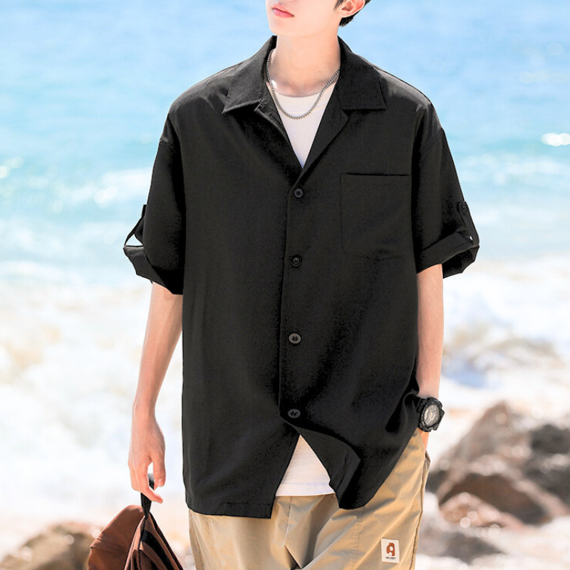 ブラックのシャツで引き締める夏スタイル