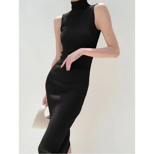 ブラックのノースリーブハイネックリブタイトワンピース 30代女性 夜デート向け上品スタイル