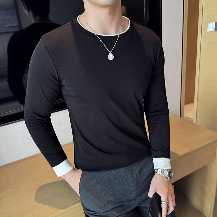 ブラックスリムTシャツの横向きカット