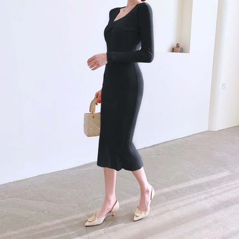 ブラックリブニットタイトワンピース｜上品な大人女子のデートスタイル