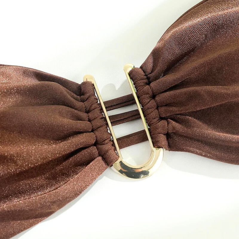 Uカットメタルが特徴のバンドゥビキニ ディテール