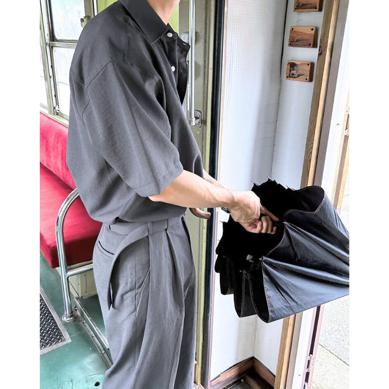 チャコールシャツ袖部分の質感写真
