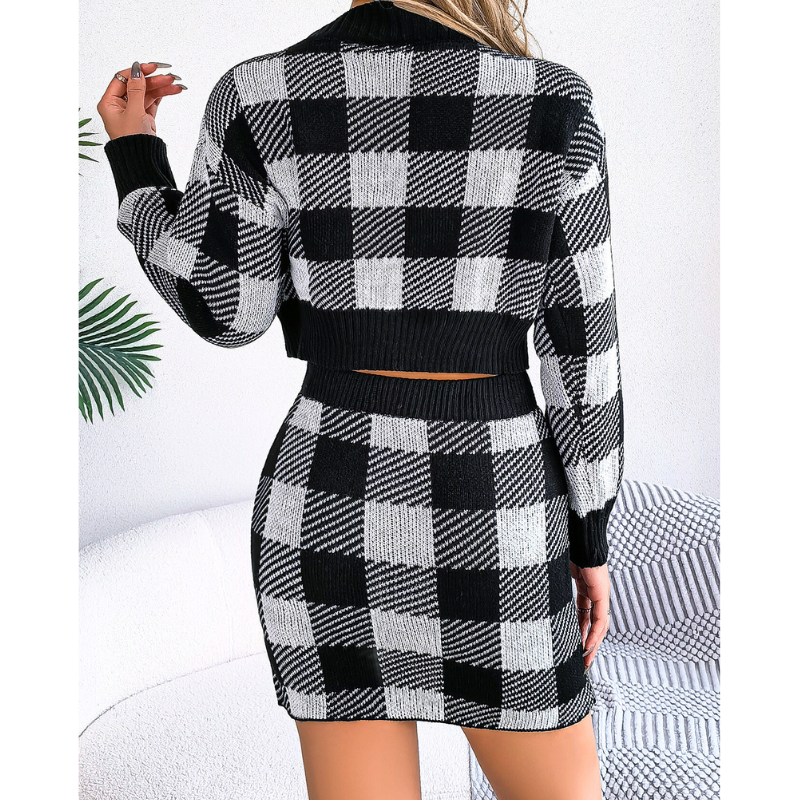 後ろ姿まで美シルエットなニットセットアップ（ブラック）