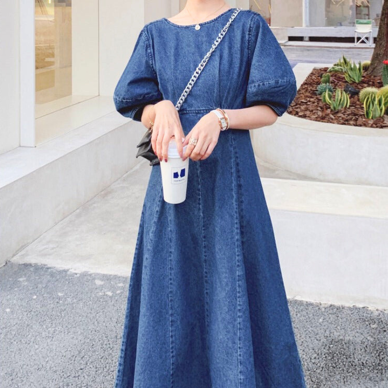 パフスリーブが可愛いデニムワンピースの上半身デザイン