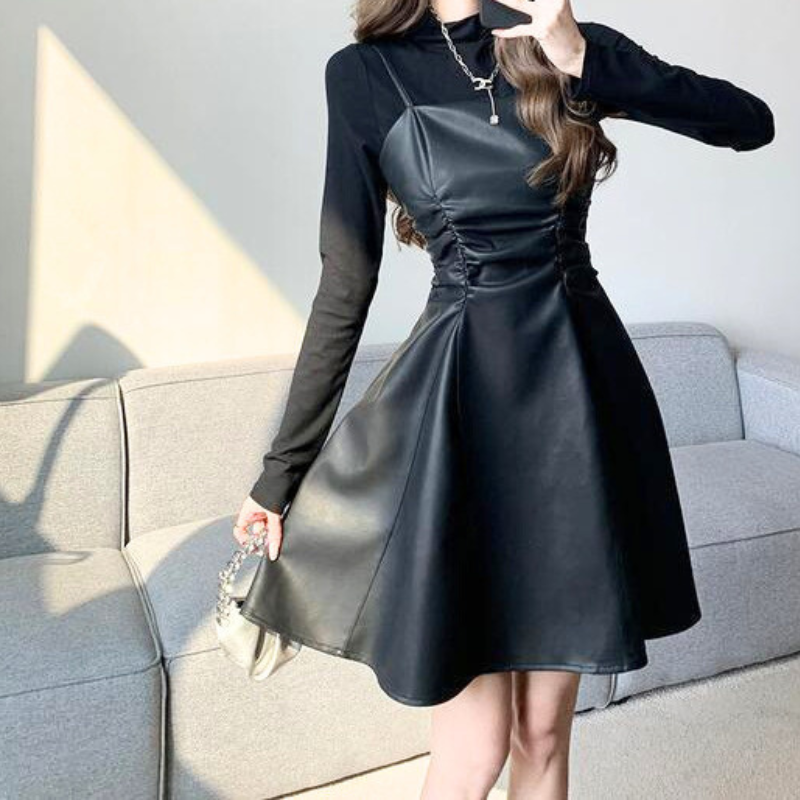 モテ服として使えるフェイクレザーキャミワンピースSET